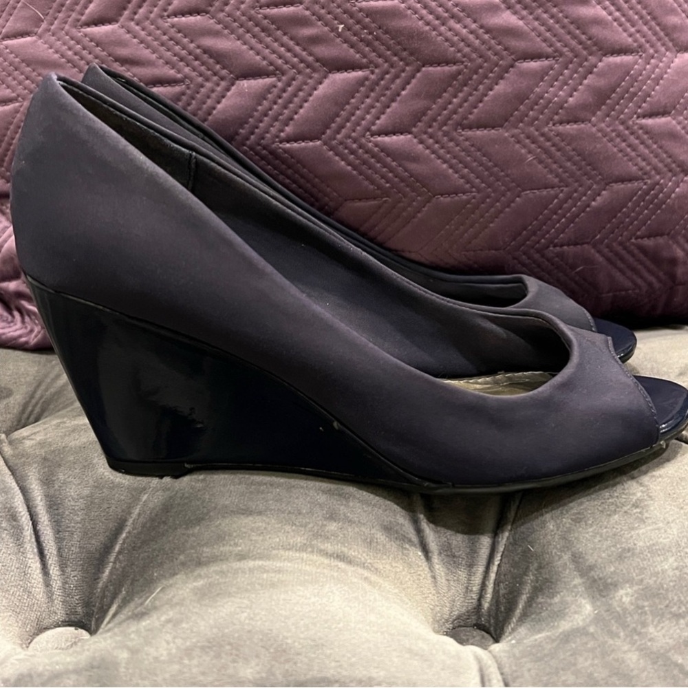 Bandolino Elegant Navy Peep Toe Wedges